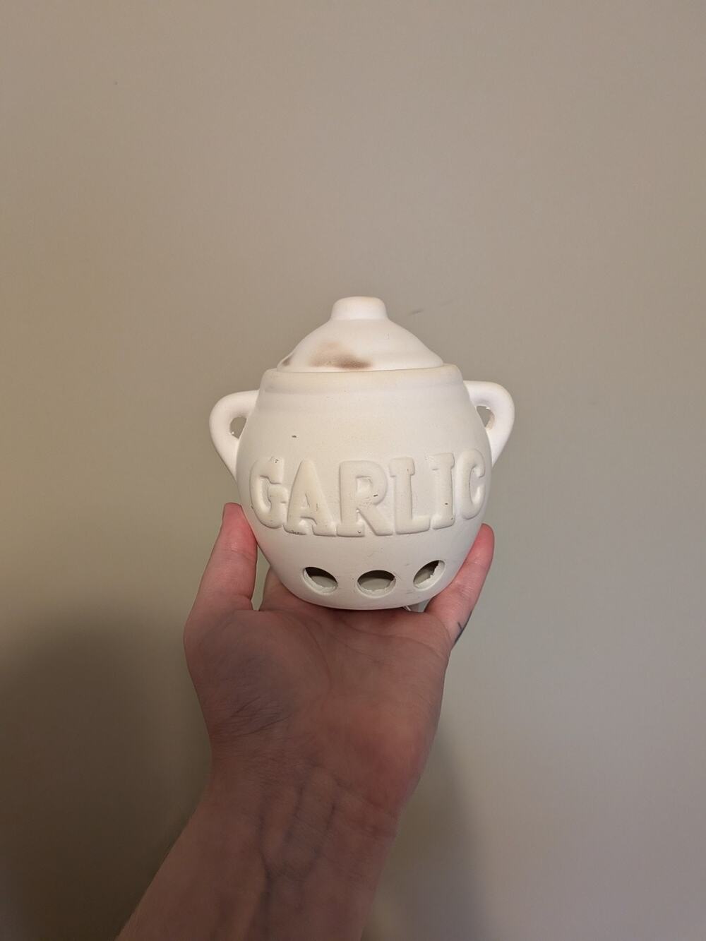 Kilo BA113 Classic Ceramic Garlic Storage Pot. 11cm, Beige, One Size